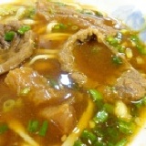 **人氣王** 紅燒半筋半肉麵 新登場!!!**含140g麵**【真空包裝】入口即化的Q嫩口感~不用擔心年長者不能咀嚼喔!! 特價：$135