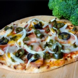 墨西哥辣香腸Pizza(香草橄欖餅皮口味) 新產品