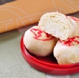 傳統綠豆沙小月餅。 特價：$100