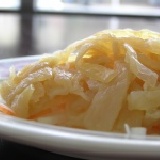 涼拌海蜇 (海蜇皮、蘿蔔絲)