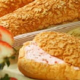 手作雪藏草莓牛奶麵包 ~吃得到果粒喔~ ^ ^