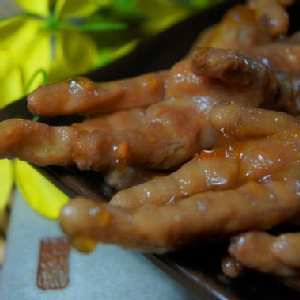 台中 九鼎香 雞腳凍 軟QQ的 特價：$80