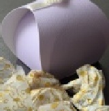 布列塔尼鹹牛奶糖 - 小盒裝 透過淡淡的鹹味, 襯托出牛奶糖多樣的風味, 焦糖、蜂蜜與香草伴隨著濃濃的乳香味瞬間化開