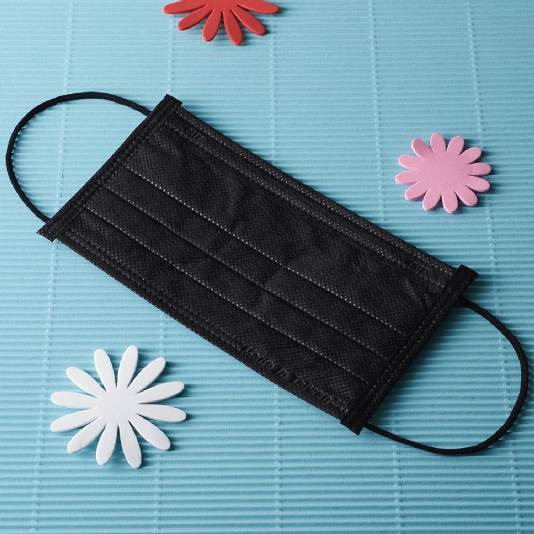 黑色口罩【雨晴牌－抗UV四層活性碳不織布口罩】◎成人－黑色◎防煙味廢棄味 無痛耳帶久戴不痛