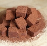 ABINAO 阿庇諾純苦生巧克力 頂級VALRHONA阿庇諾巧克力製作,煙燻味和咖啡香入口風味層次豐富,超頂級享受 特價：$100