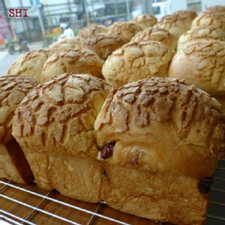 脆皮草莓奶酥吐司