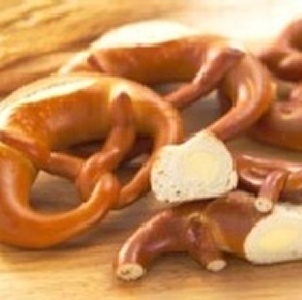 冷凍布里澤爾 細嚼Bretzel時你會發現~芳香的小麥味道加上淡淡鹹奶油滋味,令人難以抗拒的美好滋味(1個) 特價：$30