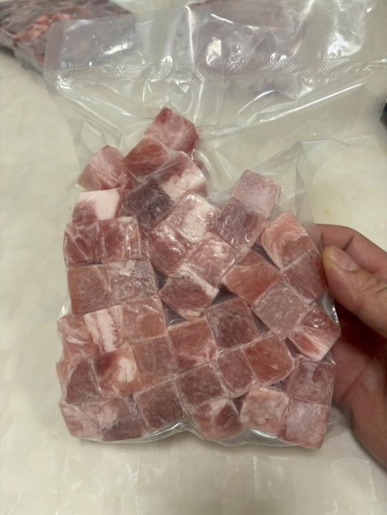 嫩肩骰子豬