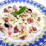 奶油培根醬*200g(不含麵) 爆香的培根香氣與奶油白醬非常搭配，滑順口感實在是好吃到不行，人氣單點冠軍。 特價：$35