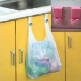 2062 小熊垃圾袋掛鉤(顏色隨機發) 特價：$15