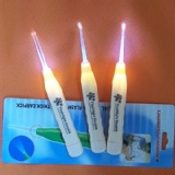 2105 款組合式發光耳勺 創意挖耳勺 掏耳勺 耳屎清理 帶燈 特價：$18