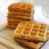 【原味鬆餅】 採單片包裝 鬆餅獨特的奶香味 微軟口感 可單吃或隨心加上自己喜愛的抹醬 特價：$15