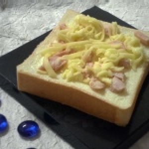 【焗烤燻雞厚片土司】