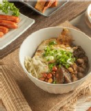 炸蛋滷肉雞蛋麵