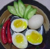 吉成香滷味 糖心酒蛋 2粒 蛋黃呈現帶膏滑嫩香Q，加上中藥香及酒香的提味，讓人回味無窮。 特價：$30