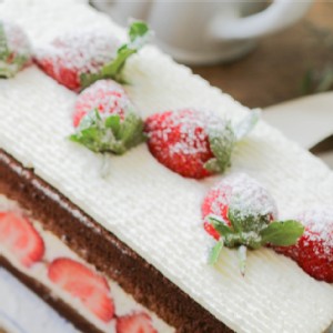 巧克力極緻草莓蛋糕
