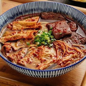 麻辣鴨血拉麵