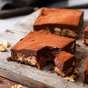 焦糖堅果生巧克力派