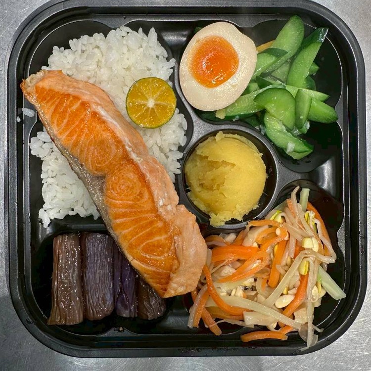 嫩煎智利鮭魚餐