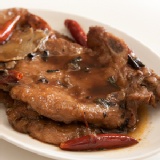 主廚香辣滷排骨 特價：$35