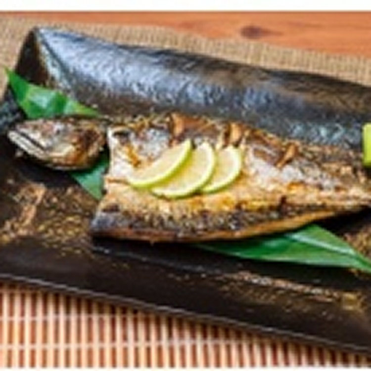 超破盤！㊣ 挪威薄鹽鯖魚(整尾) 235公克/尾