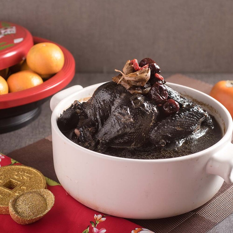 【六福客棧】黑蒜烏骨雞湯