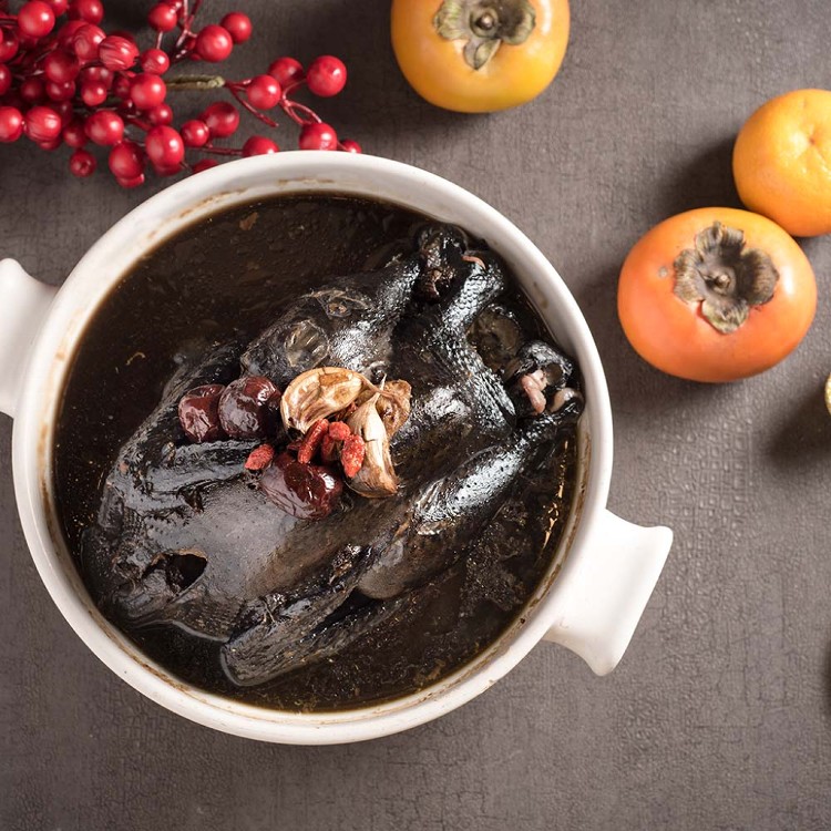 【六福客棧】黑蒜烏骨雞湯