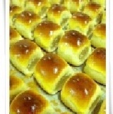 小巧鳳梨角 和鳳梨酥不一樣的口感，香軟的外皮帶點嚼勁，搭上香Q的鳳梨餡，290g 只要80元