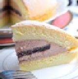 藍苺巧克力波士頓蛋糕 (16盒免運區) 酸甜的藍莓果醬配上香濃的巧克力鮮奶油 特價：$100