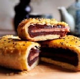 鴛鴦喜餅試吃包2塊入 愛吃麻糬的絕對不能錯過這味，鴛鴦紅豆大餅。