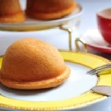 巧克力鮮奶油蛋糕泡芙12入裝 口感升級，綿密感加強，每個月賣出上萬顆。 特價：$82