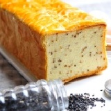 鹹芝麻起酥蛋糕 16盒團購區★40公分超長度 鹹甜的蛋糕與烘烤過香氣十足的白芝麻，配上層層分明的起酥 特價：$149