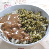 酸菜麻將乾麵-迷你家庭組 香氣十足ㄉ麻醬，加入特製酸菜，只有本店才有ㄉ特殊ㄉ風味，保證讓您回味無窮。 特價：$68