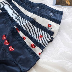 藍色日系草莓純棉中腰內褲五件組