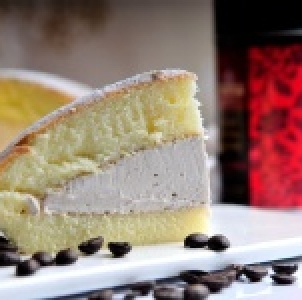 香醇咖啡波士頓蛋糕 (16盒免運區)~綿綿密密的蛋糕，加入超厚的順口香醇咖啡鮮奶油餡 特價：$100