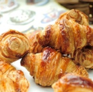 瘋糖起酥小牛角 懷念酥酥脆脆的小牛角嗎?超級瘋狂優惠12個只要50元 特價：$50