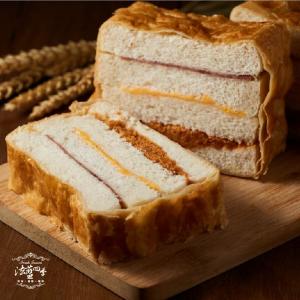招牌肉鬆火腿起酥三明治