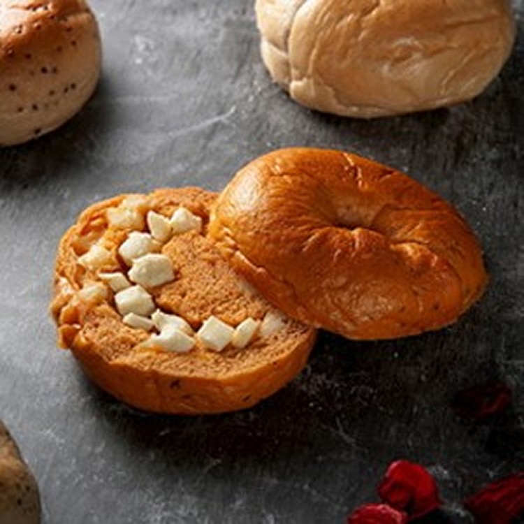 蕃茄羅勒起士貝果