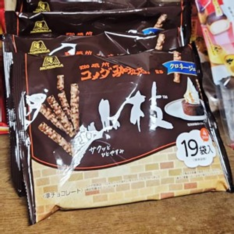 日本🇯🇵森永×Komeda珈琲店 小枝巧克力 黑霜淇林風味/19袋入