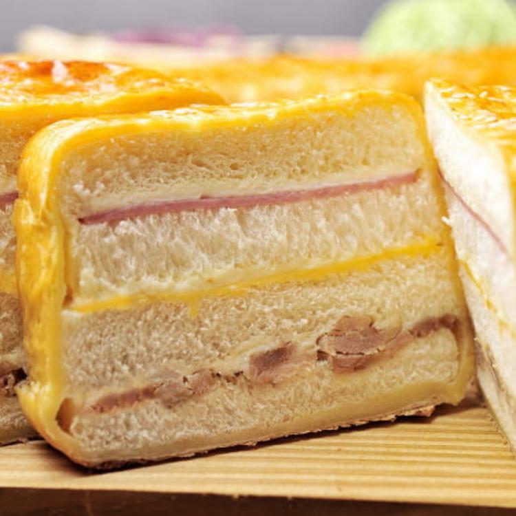 燻雞火腿起酥三明治