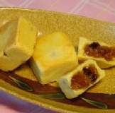 經典手作蔓越莓土鳳梨酥(12入) 100%的土鳳梨餡加上蔓越莓酸甜的原始滋味，常溫配送。滿12盒免運，15盒贈送主購一盒。