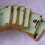 湯種全麥蔓越莓吐司(半條) ★★主購禮★★養生全麥加酸甜的好滋味，薄片每半條約12片。