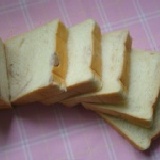 湯種鮮奶芋香吐司(半條) 最佳芋頭季，超Q軟口感，吃得到顆粒★★主購禮★★不加任何芋頭香料和色素，厚片每半條約7片。 特價：$85