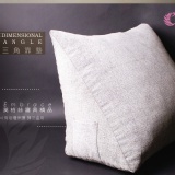 《Embrace英柏絲》 立體三角靠墊 床邊靠墊 舒適腰靠 美腿枕 成熟毛呢灰 FB按讚免運費 抬腿枕