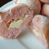 玫瑰乳酪小餐包(1枚) 新店開張請您來試吃，每個帳號限索取1枚。