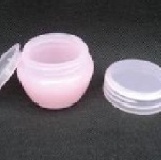 Nyfuxi 寧芙絲瞬間嫩白清透精華 使用後就如裸妝般呈現出絲緞般，清透粉嫩的膚質。 特價：$250