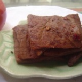 【香辣大方塊豆乾】《易買健康堅果零嘴坊》最古早傳統的產品.我們追求最便宜.品質最好的! 1包600g只要90元 特價：$90