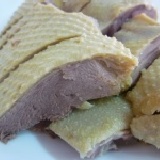 南京桂花鹽水鴨 ---半隻 【道地南京人遵循古法製作的道地南京鹽水鴨】 皮白、肉嫩、骨頭香 特價：$260