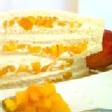 芒果三明治 新鮮芒果加入其中，冷凍吃也很好吃喔!!6入小禮盒包裝