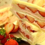 草莓三明治(6入) 新鮮草莓與自製卡士達新鮮草莓醬夾入柔軟土司中~大受好評熱賣中!! 特價：$168